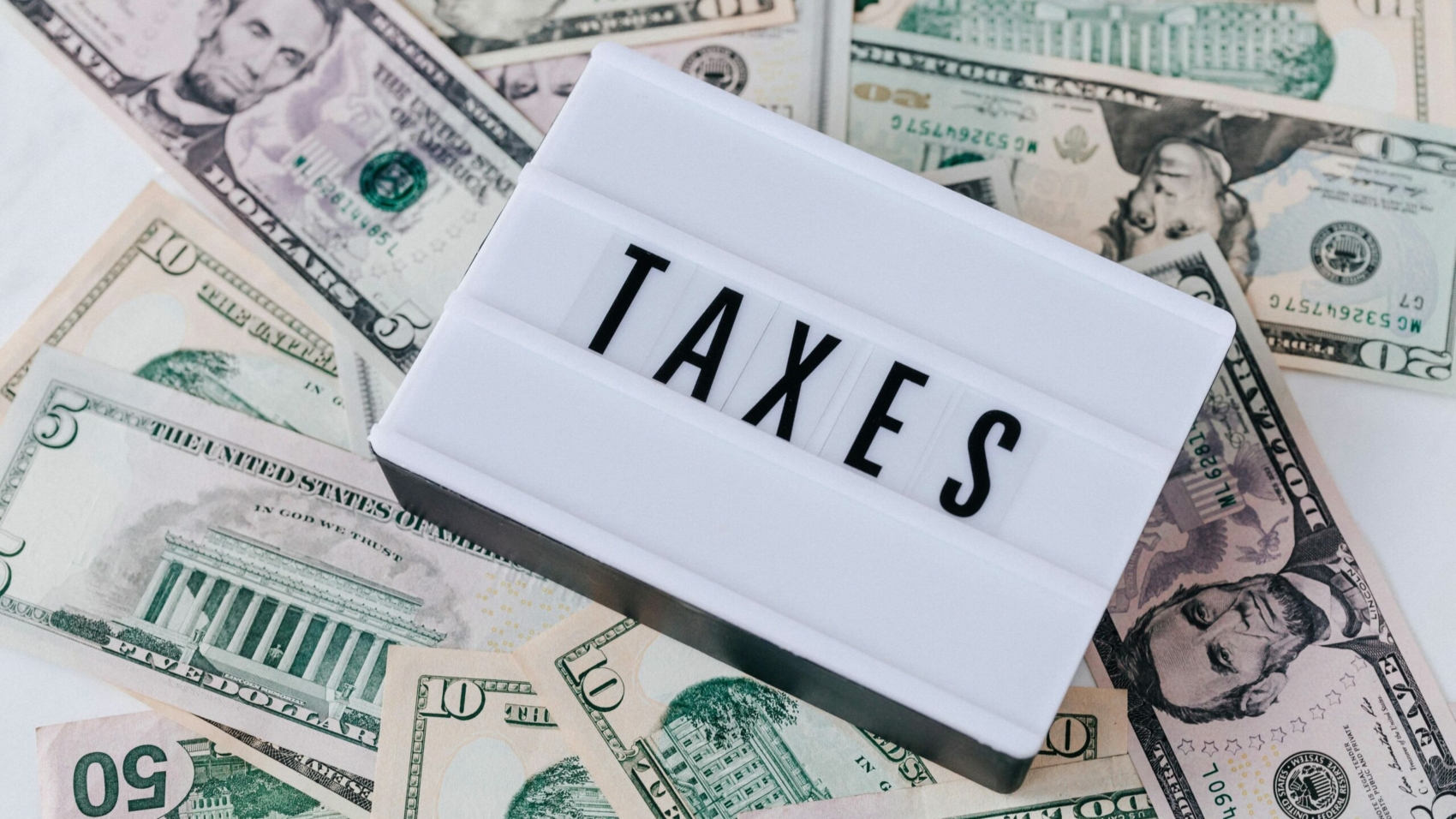 pexels-karolina-grabowska-4386367 taxes